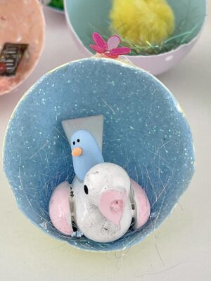 Påskeophæng af æggeskal