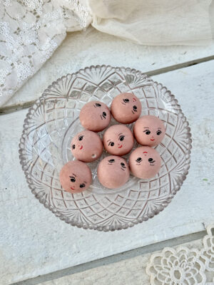 Vat hoveder light brown skin, store, 8 stk. mandelformede øjne