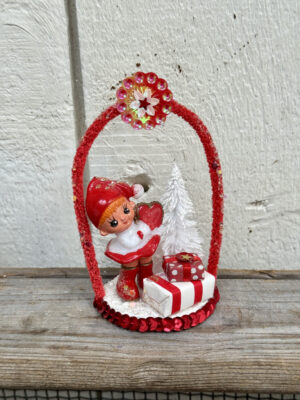 Eventyrlig juledekoration Retro nissepige